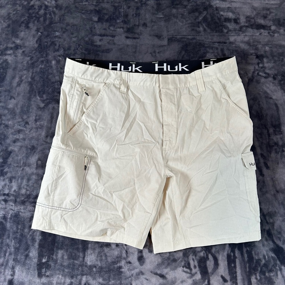 Huk Fishing Shorts Mens XXL Tan Grid Performance Cargo Stretch Pockets